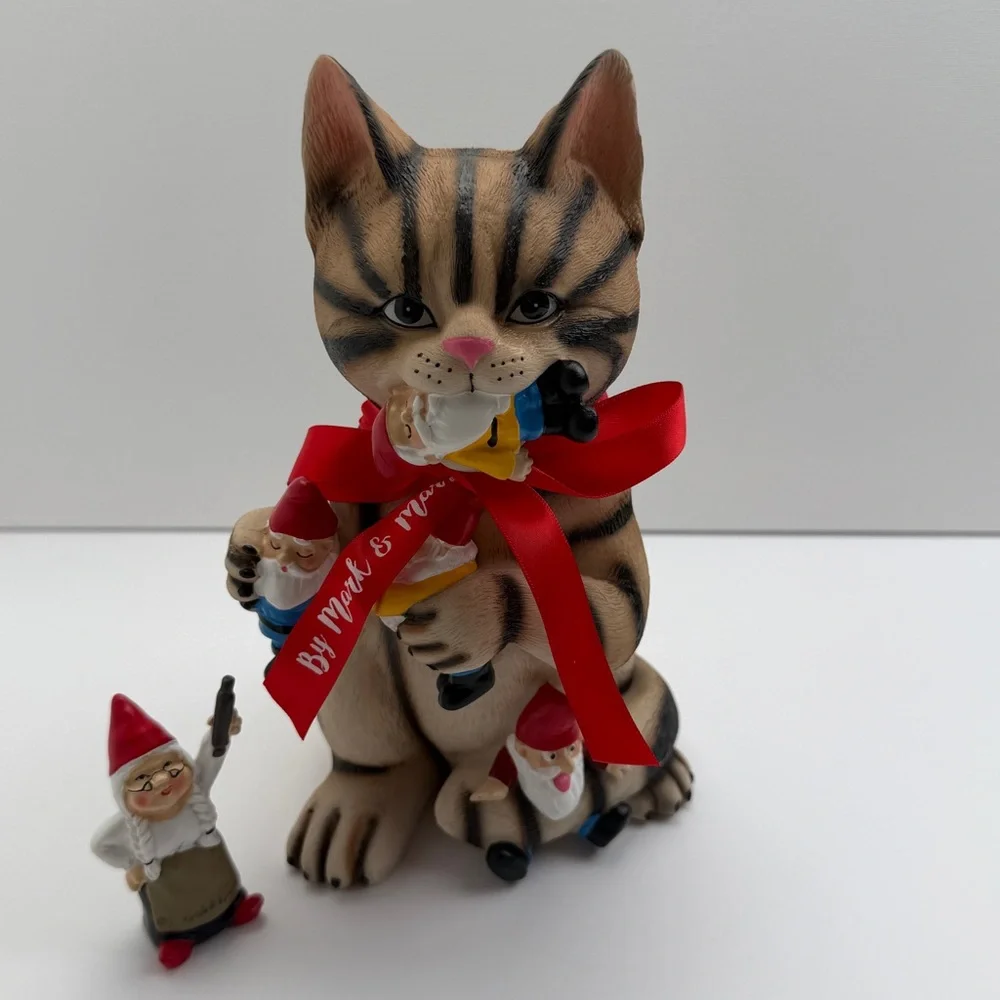 Mischievous Cat Garden Gnome Massacre Statue - Brown